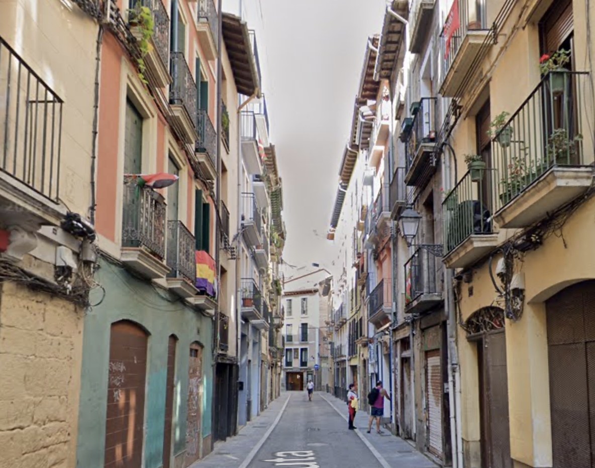 Realojadas tres familias de un edificio de Jarauta tras detectarse un fallo estructural