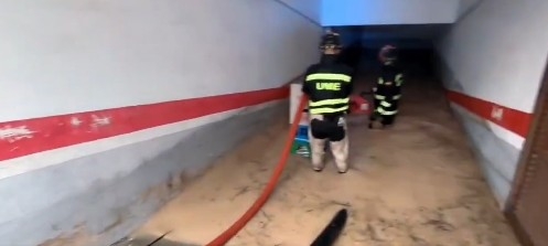 La borrasca Leonardo siembra el caos en Andalucía con avisos rojos, desalojos masivos y el corte de 52 carreteras