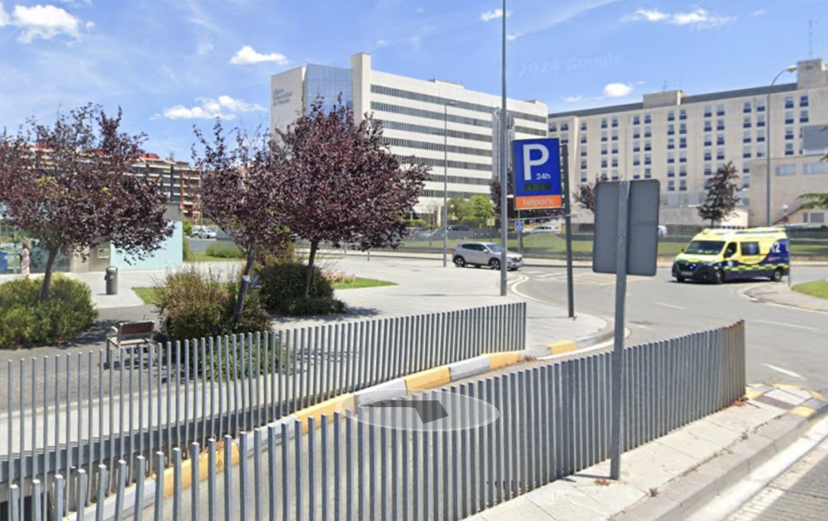 Un problema en el aparcamiento subterráneo genera retenciones de tráfico en la zona hospitalaria de Pamplona