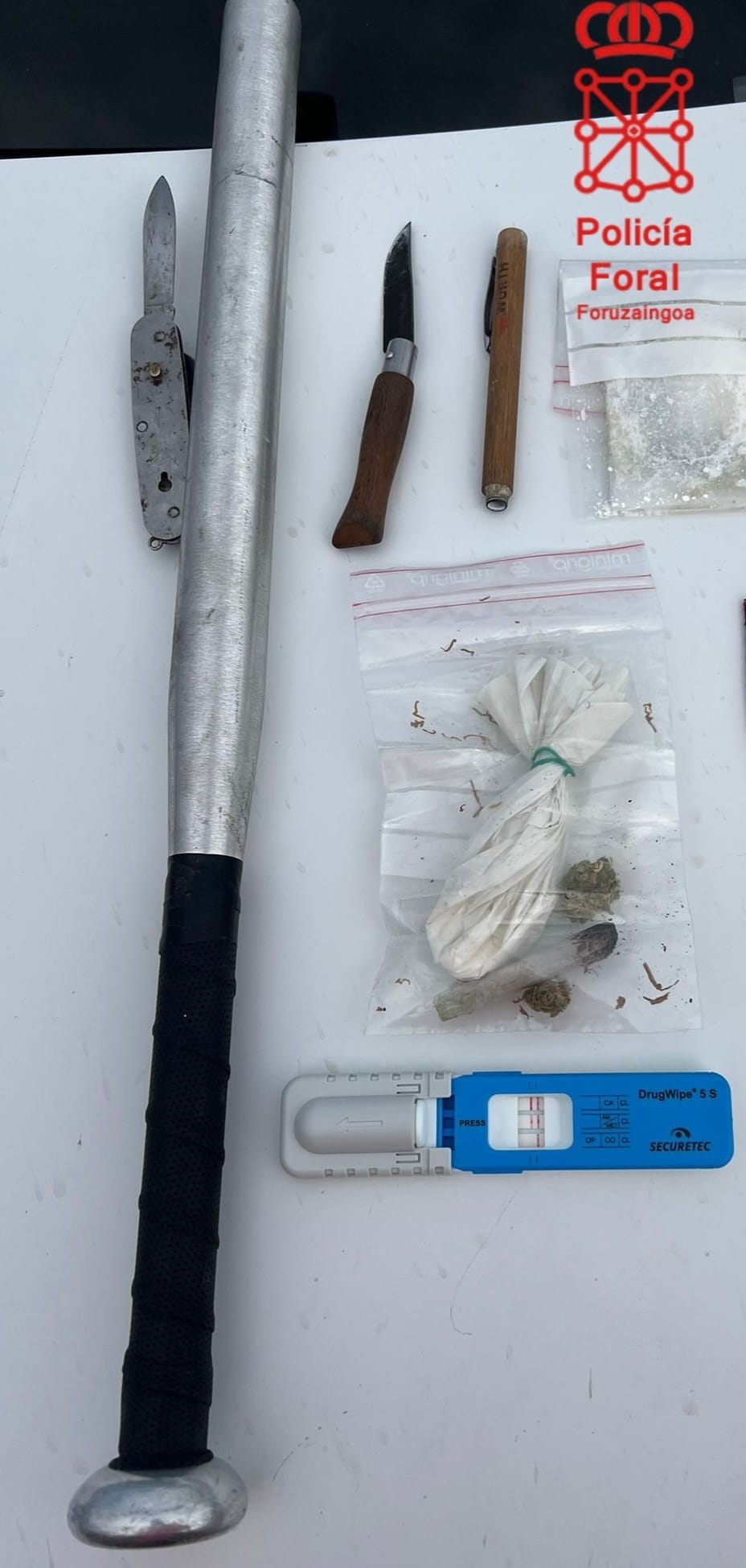 'Una bomba al volante': interceptado en Murchante un furgón a 129 km/h con drogas, armas blancas y el conductor drogado
