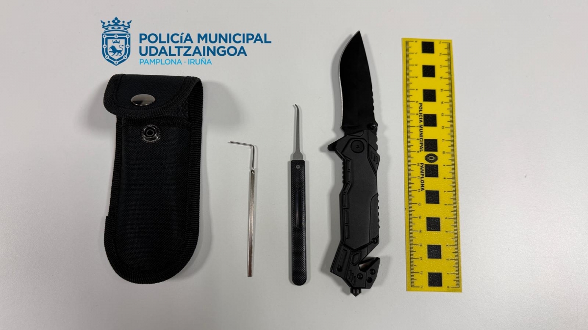 Interceptado en Buztintxuri un menor de 13 años en patinete eléctrico con una navaja y dos ganzúas