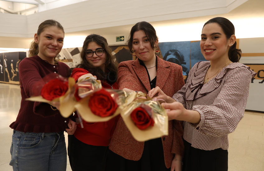 1.500 rosas contra la trata por San Valentín