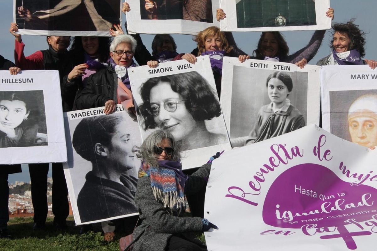 La 'revuelta de mujeres' en la Iglesia llega por primera vez a Pamplona con una concentración
