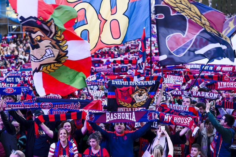 El Lehendakari asiste a la recepción oficial del Baskonia
