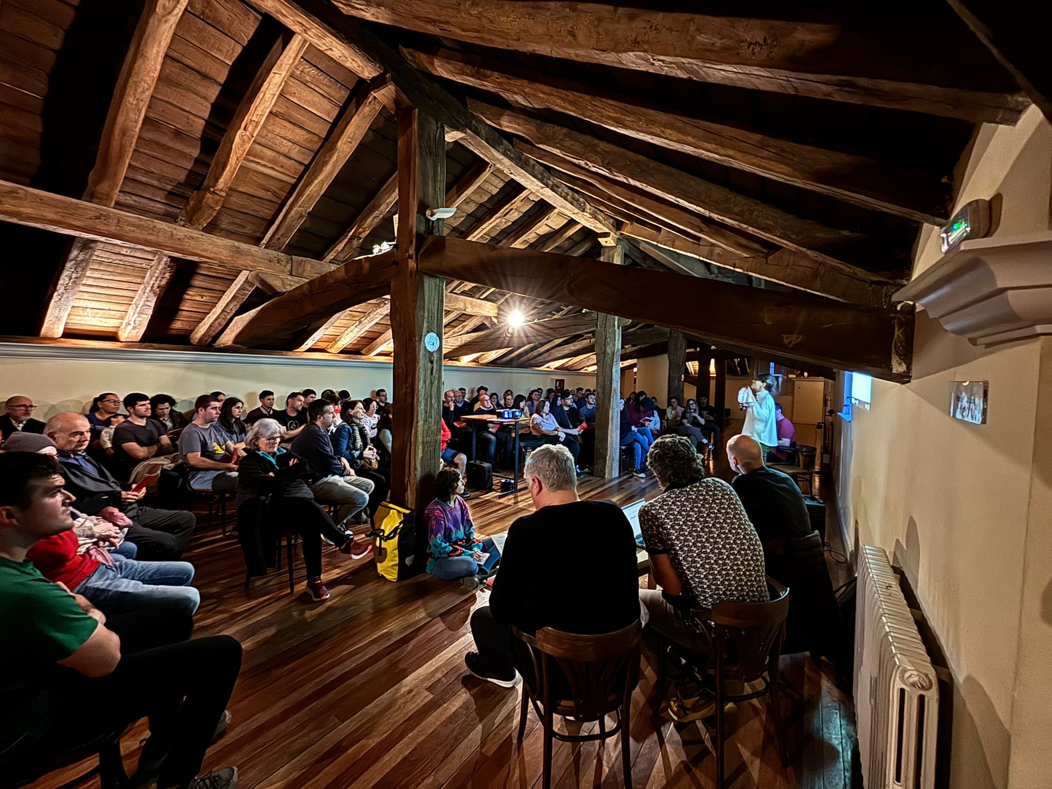 Un centenar de personas acude en Elizondo a la primera jornada informativa sobre vivienda colaborativa