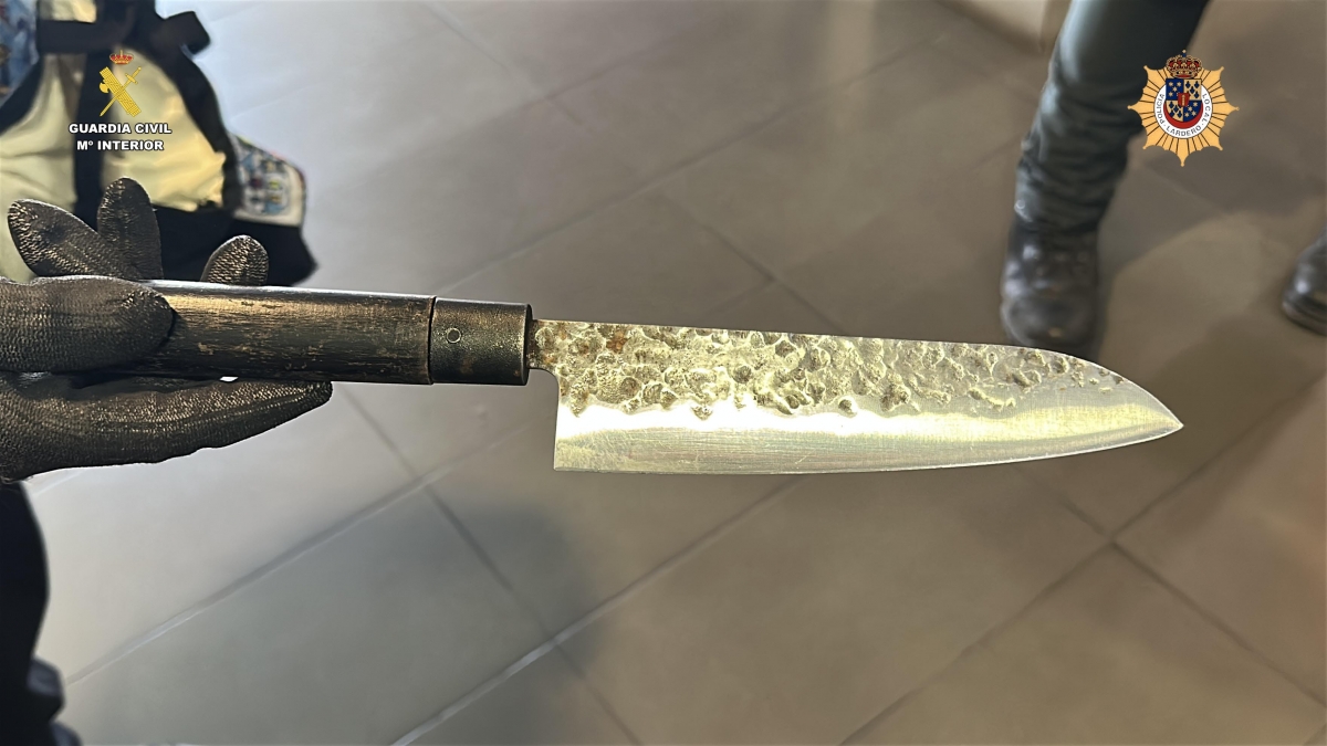 Detenida una mujer tras irrumpir con un cuchillo de grandes dimensiones en una sucursal bancaria de Lardero