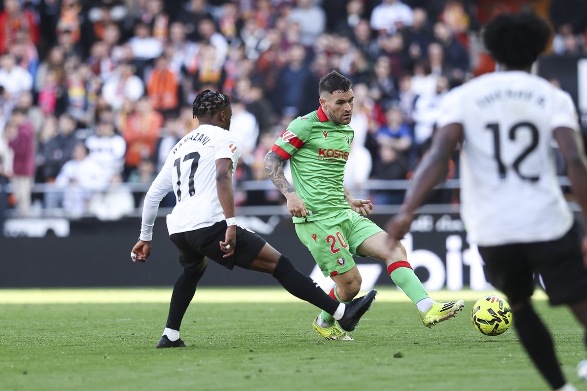 Derrota por la mínima (y de penalti) de Osasuna en Mestalla (1-0)