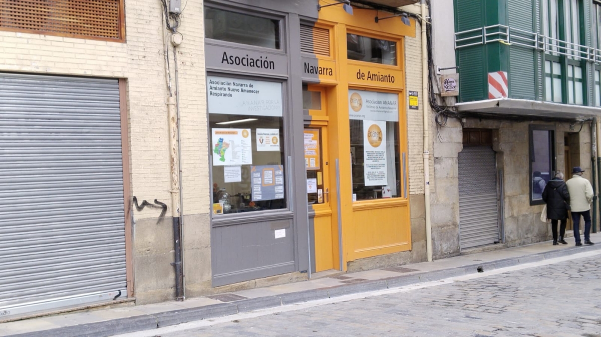 Buscan con urgencia a antiguos trabajadores de Auto Pamplona y Frenos Ajona tras un caso de amianto