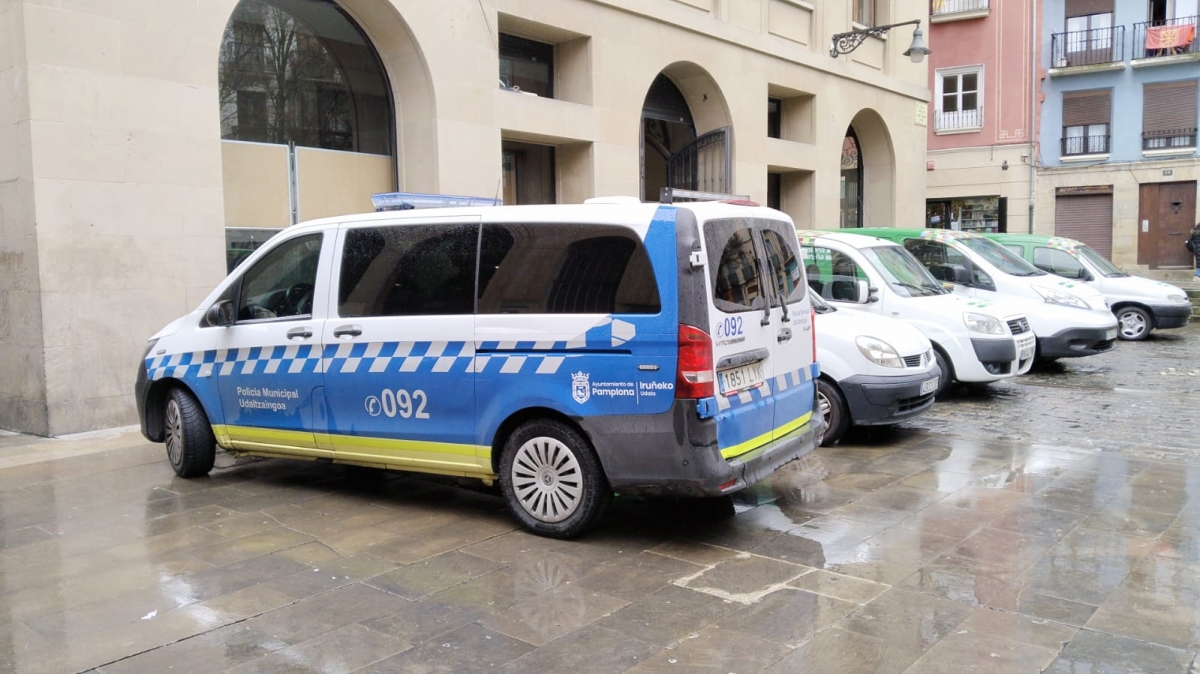Tres heridos leves y una conductora de un VMP en varios accidentes de tráfico en Pamplona