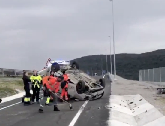 Herida una mujer de 68 años tras volcar con su vehículo en el acceso a la A-15 en Izurdiaga