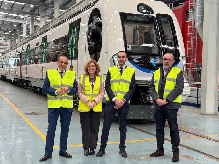 Euskotren recibe el primero de los cinco trenes para la ampliación del servicio del Topo en Donostialdea
