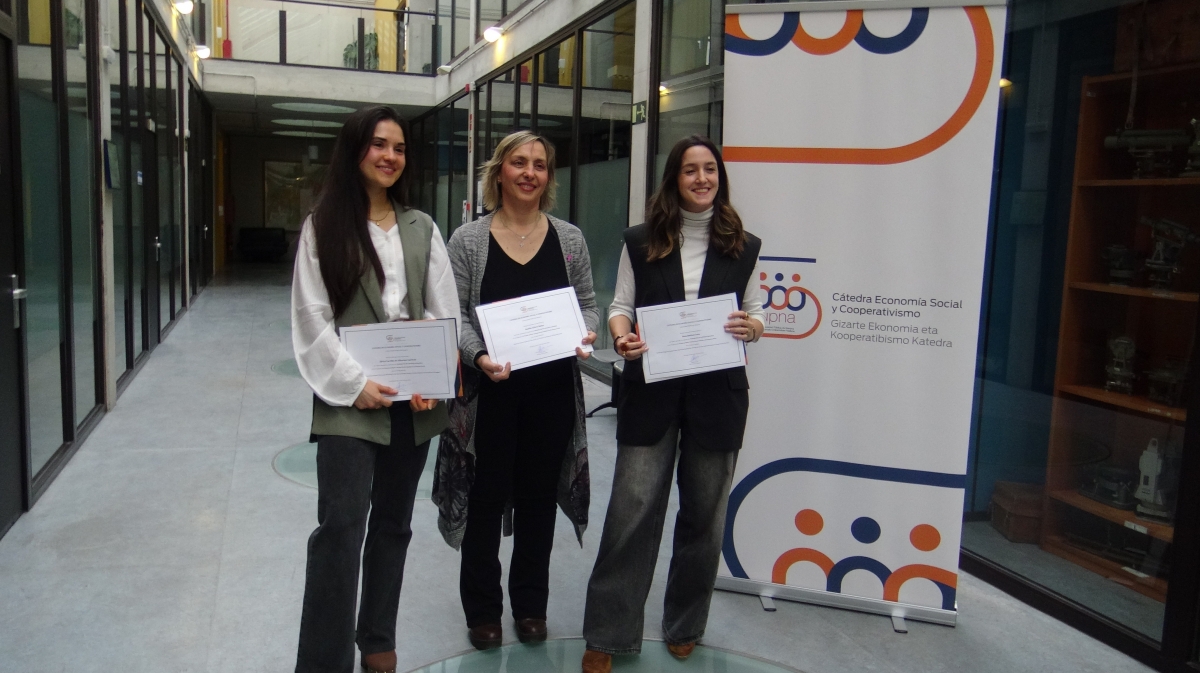 Imelda Cillero Ballaz gana el premio al mejor TFE en Economía Social 2024-25 con un proyecto para personas en exclusión 