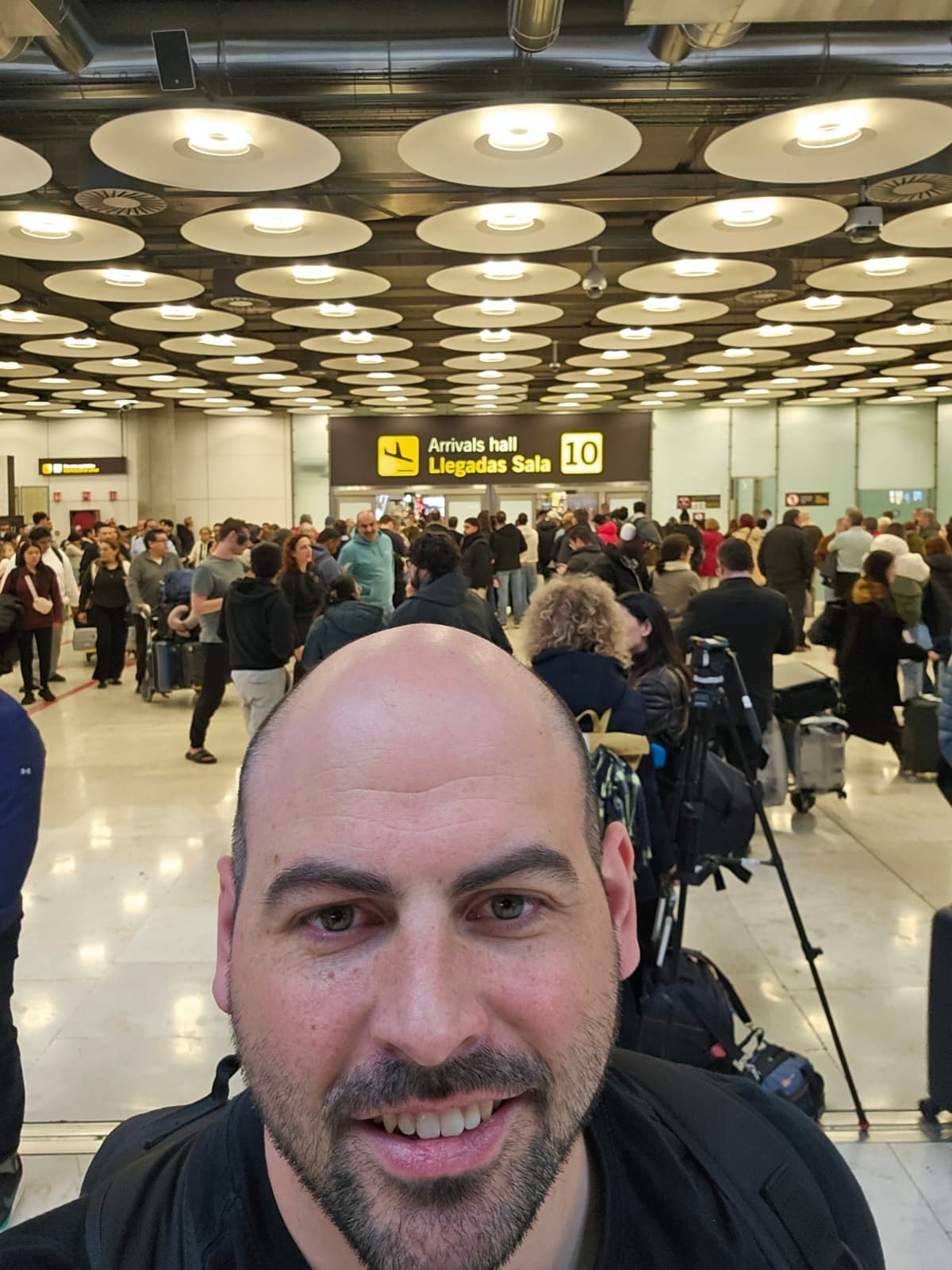 El navarro Esteban Barrachina regresa a España tras quedar atrapado una semana en Qatar por la escalada militar 
