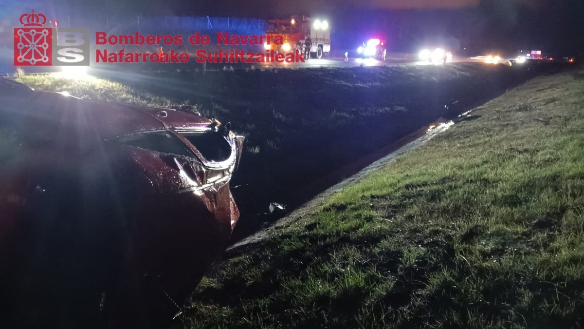 Herida una mujer, de 25 años, tras volcar su coche en la AP-15 a la altura de Noáin (Valle de Elorz)