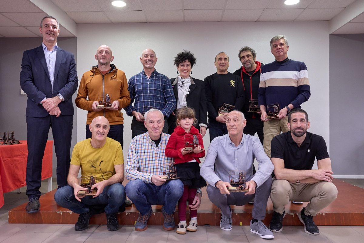 El Gobierno de Navarra homenajea a los bomberos jubilados y fallecidos en 2025 por su entrega y profesionalidad