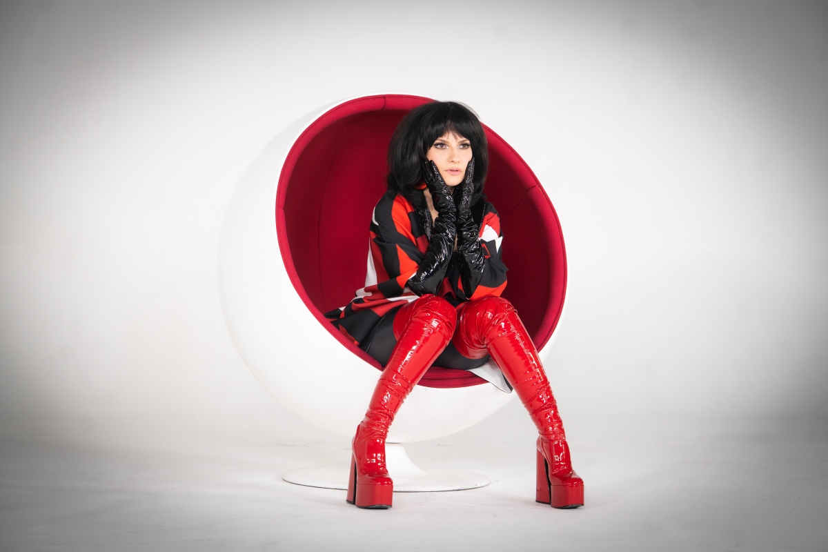 Laura Pausini calienta motores para el arranque de su gira mundial en Pamplona con el estreno de “¿Por qué te vas?”