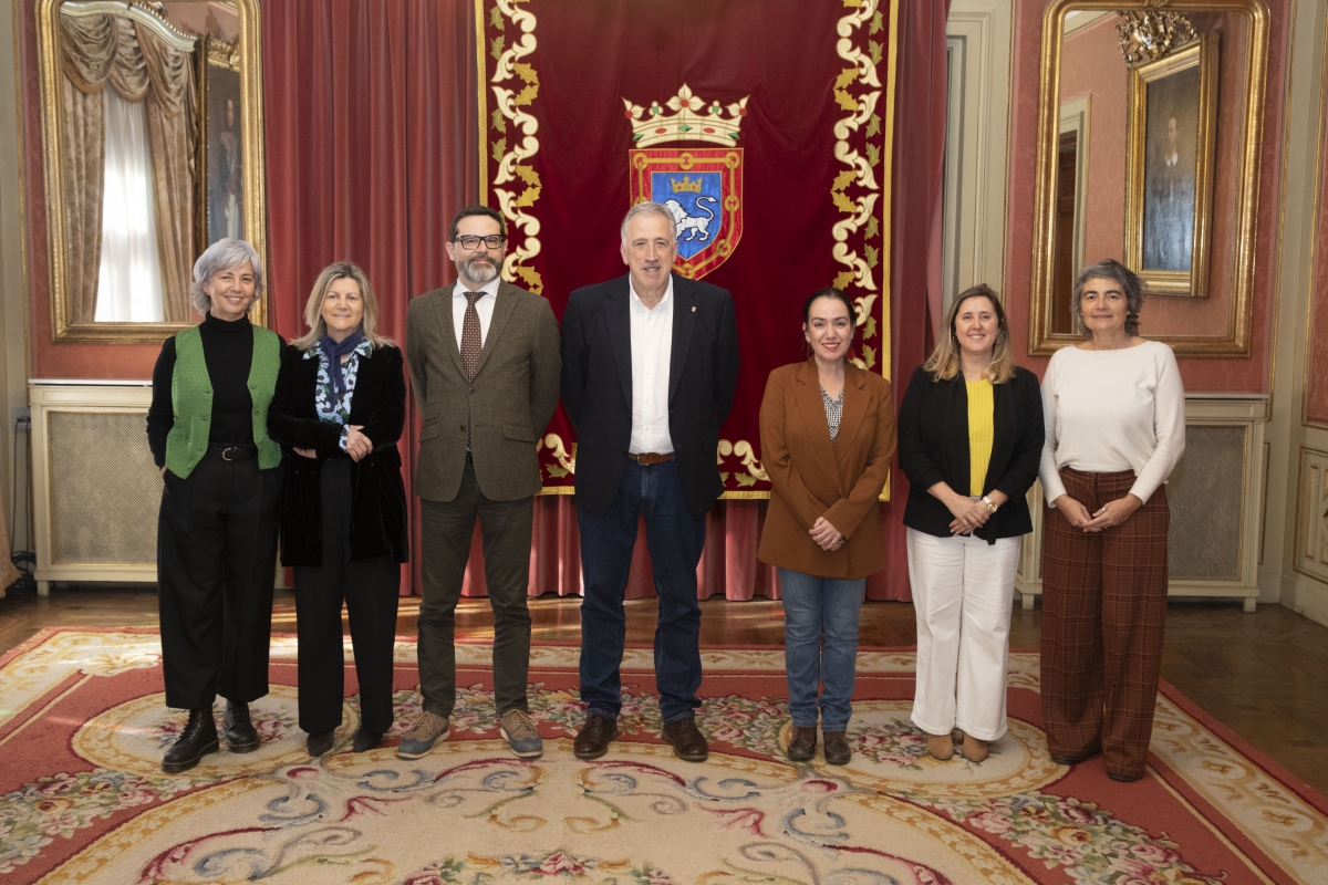 El Ayuntamiento de Pamplona amplía el programa Siempre Acompañados a tres nuevos barrios de la ciudad