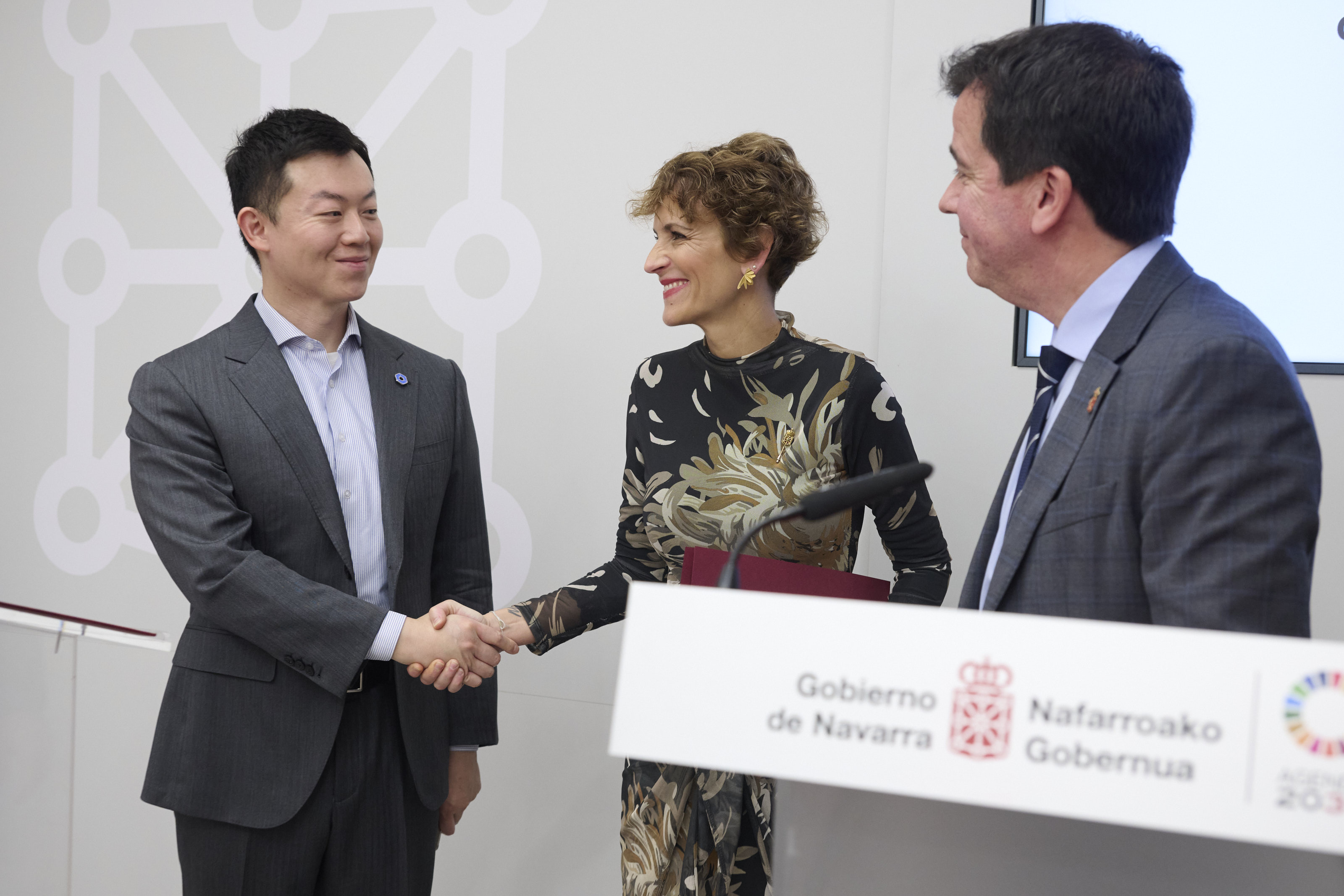 El Gobierno foral anuncia fórmulas de colaboración público-privadas para la inversión de Hithium en Navarra