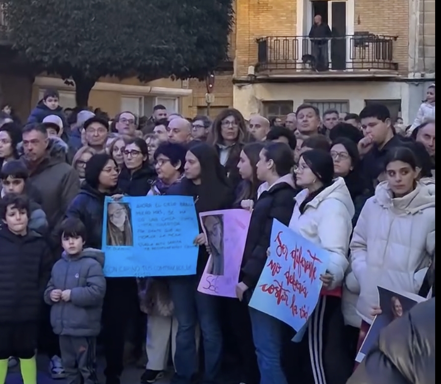 Cintruénigo clama justicia por Sara Jiménez en una masiva concentración contra el acoso escolar