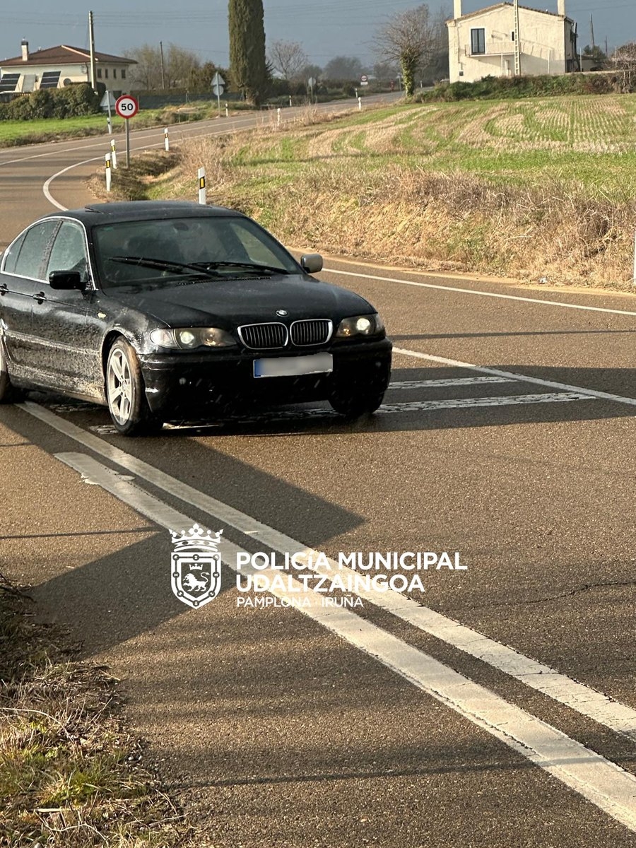 Policías de Pamplona fuera de servicio retienen en Huesca a un conductor ebrio que circulaba sin carnet, seguro ni ITV