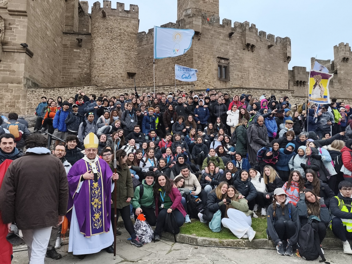 El Arzobispo Roselló en Javier: “Si Dios te pide ser sacerdote o religioso, no tengáis miedo de decirle sí”