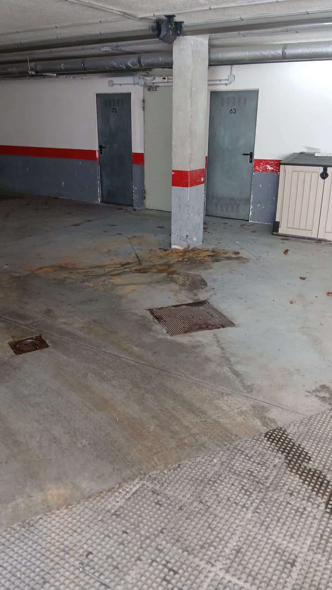 Un hombre, de 56 años, resulta herido leve tras chocar su vehículo contra una columna en un garaje de Mendillorri
