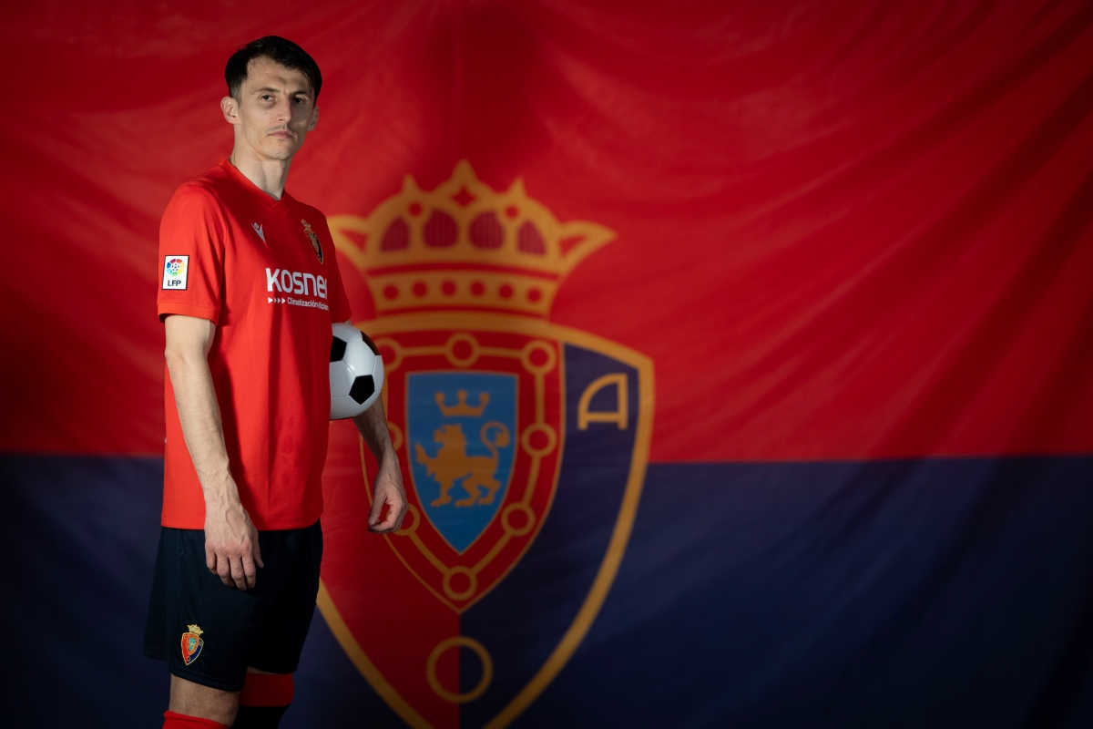Osasuna homenajea a ‘los indios’ de Pepe Alzate con su equipación para la jornada retro de LaLiga