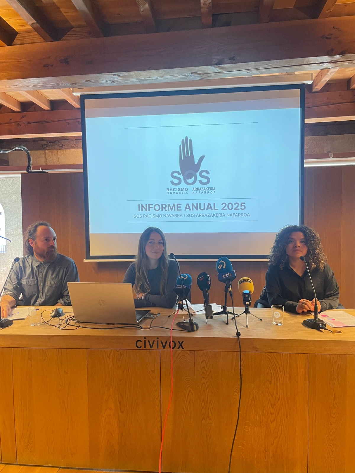 SOS Racismo radiografía el racismo estructural: el 87,5% de las discriminaciones apuntan a instituciones en Navarra