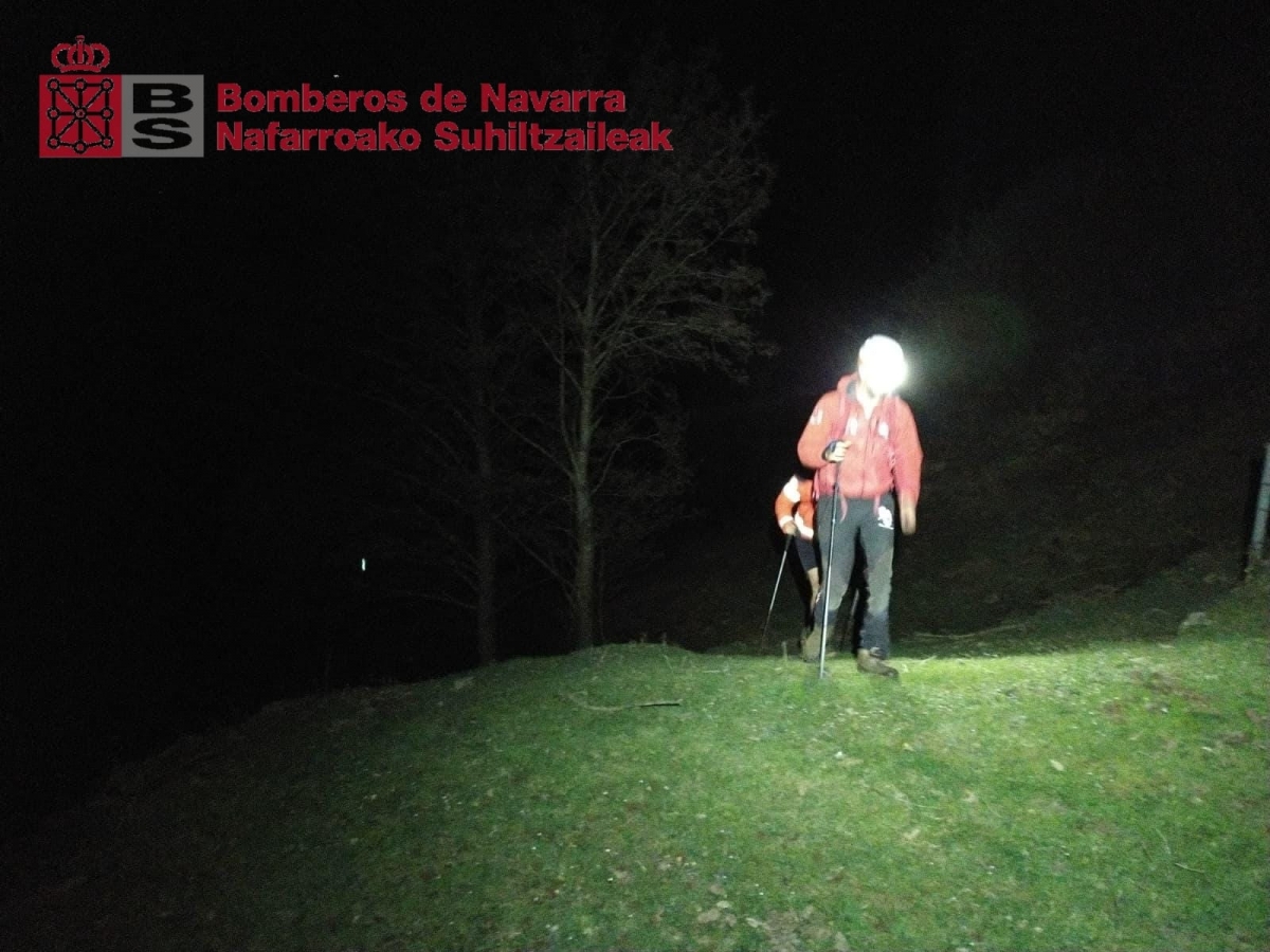 Bomberos de Navarra rescatan a un corredor de montaña atrapado en un zarzal en la zona del Balerdi