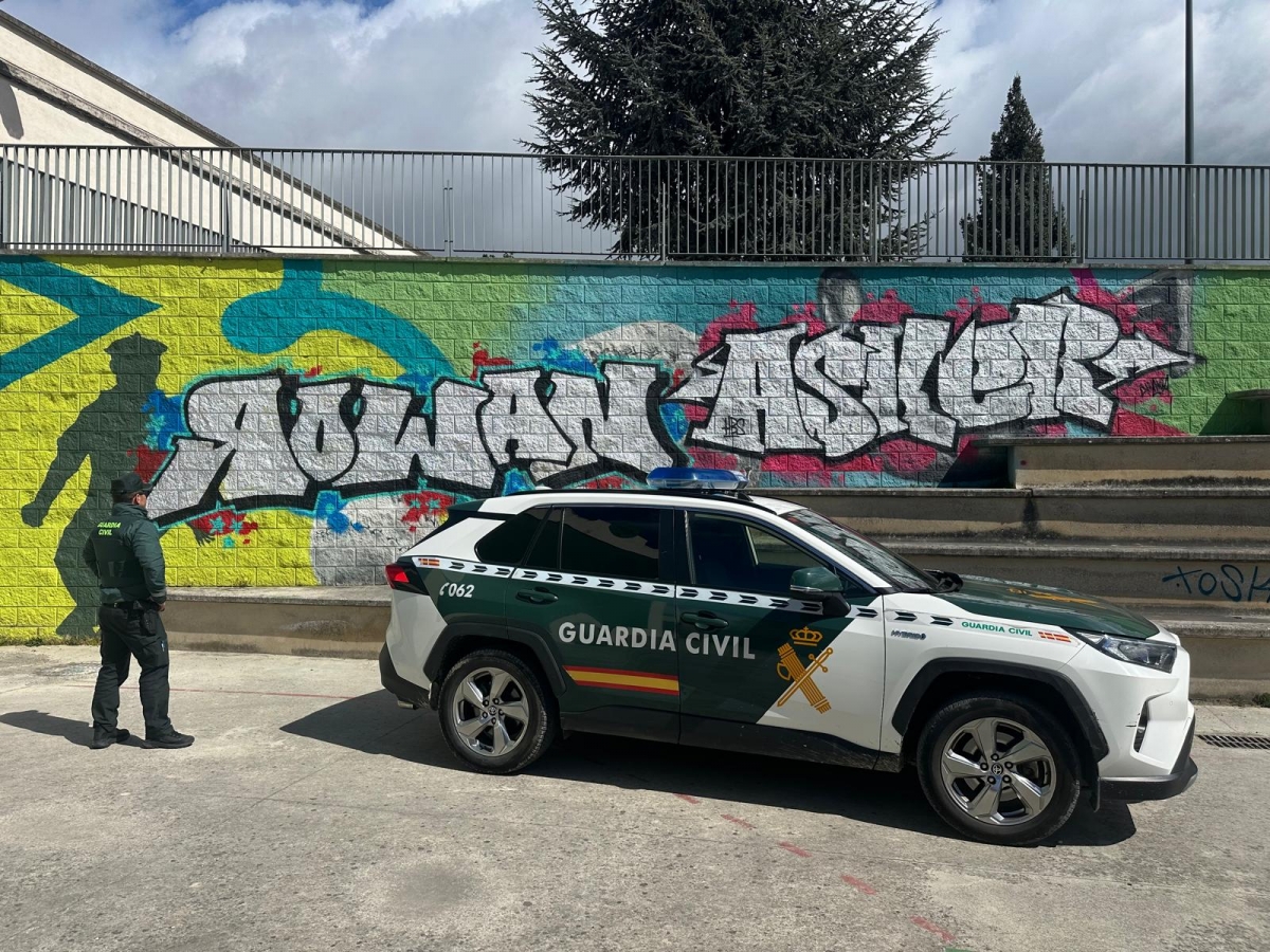 Investigado un joven por vandalizar un mural en el frontón de Cordovilla 
