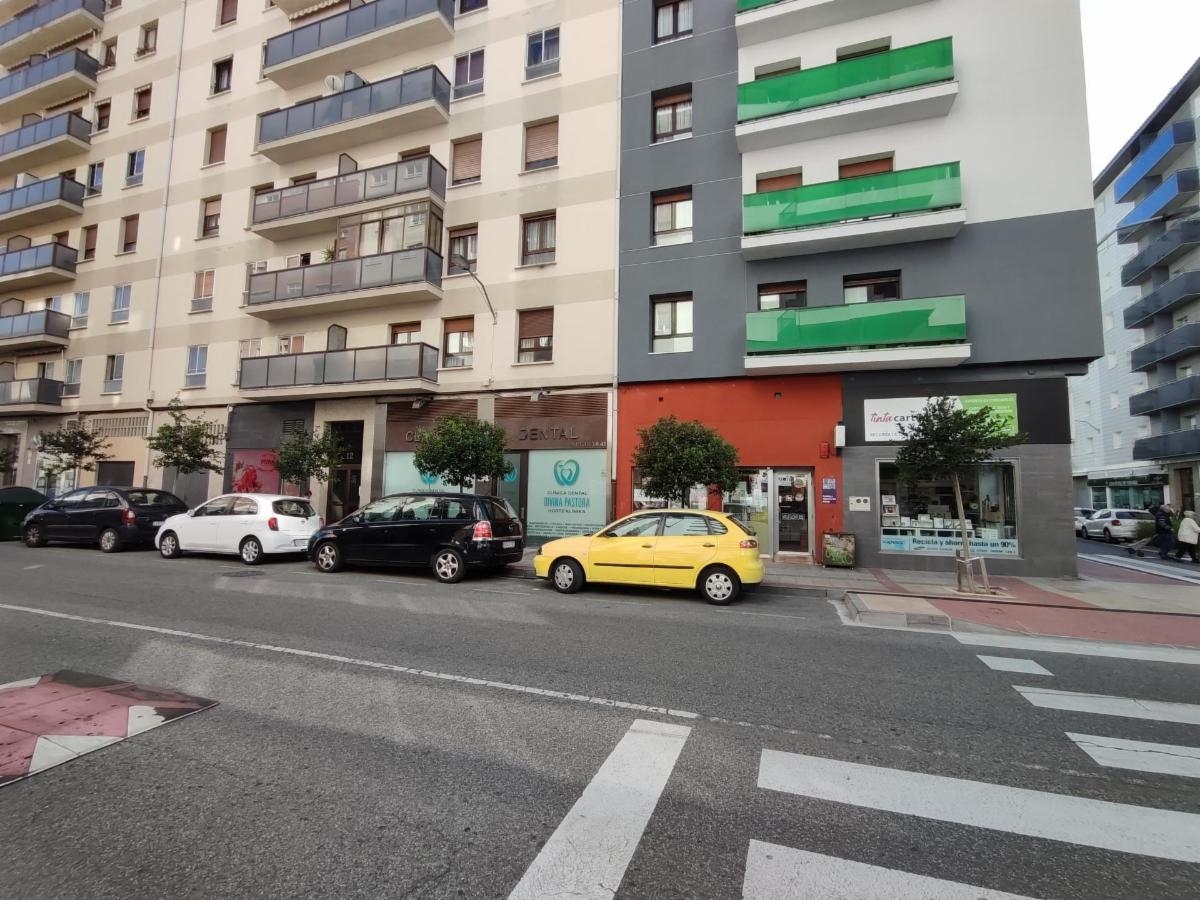 Un hombre resulta herido tras ser atropellado por un turismo en la avenida Hermanos Noáin de Ansoáin