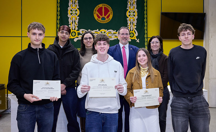 Tres estudiantes de Bachillerato ganan “ex aequo” la Olimpiada de Economía de Navarra, organizada por la UPNA
