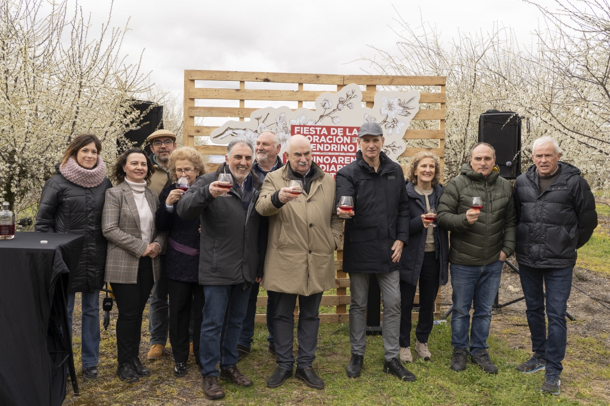 Funes rinde homenaje a la tradición del pacharán en la Fiesta de la Floración del Endrino