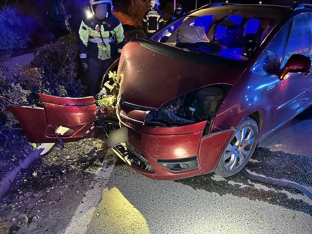 Milagro en Tudela: ilesa tras salirse de la carretera y chocar contra una farola en la carretera de Alfaro
