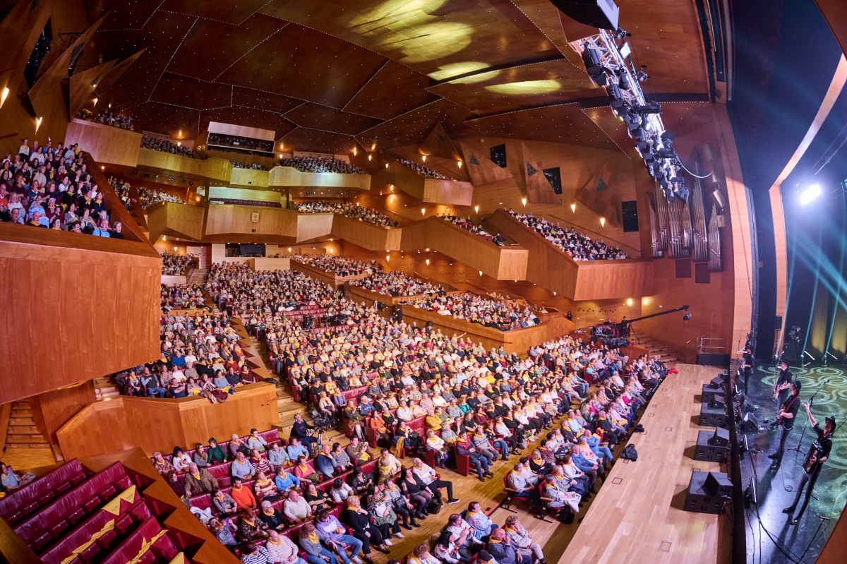 Puro Relajo llena el Euskalduna y cierra su gira de auditorios anunciando más de 90 conciertos para el verano