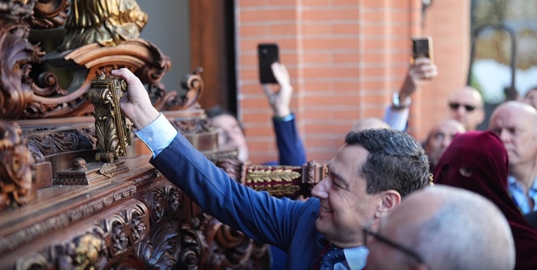 Juanma Moreno destaca la Semana Santa como el gran motor turístico y cultural de Andalucía este 2026