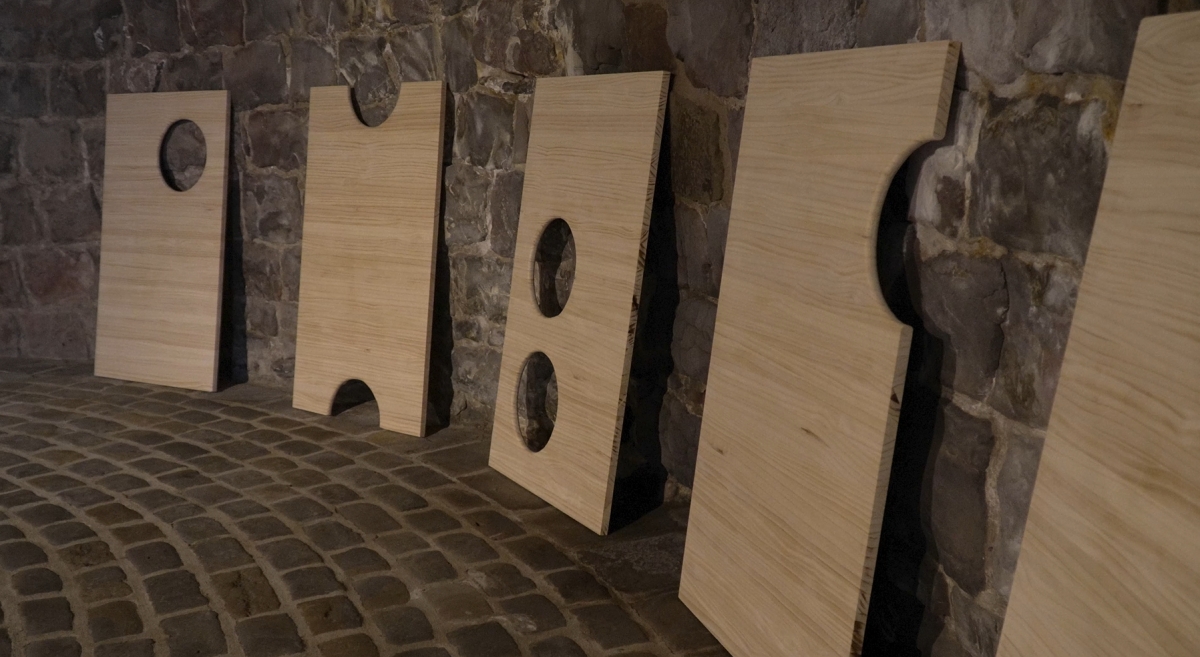 Leyre Arraiza reinterpreta el traje roncales en ‘Muskoko’, una instalación en el Horno de la Ciudadela