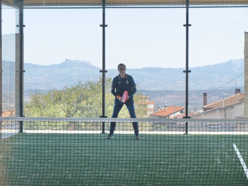 En marcha la nueva pista de pádel cubierta de Sotés financiada por el Gobierno de La Rioja