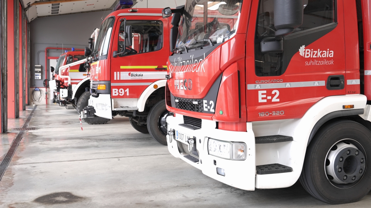 Las instituciones vascas envían un importante despliegue de bomberos a los incendios de Madrid, Ávila y Toledo