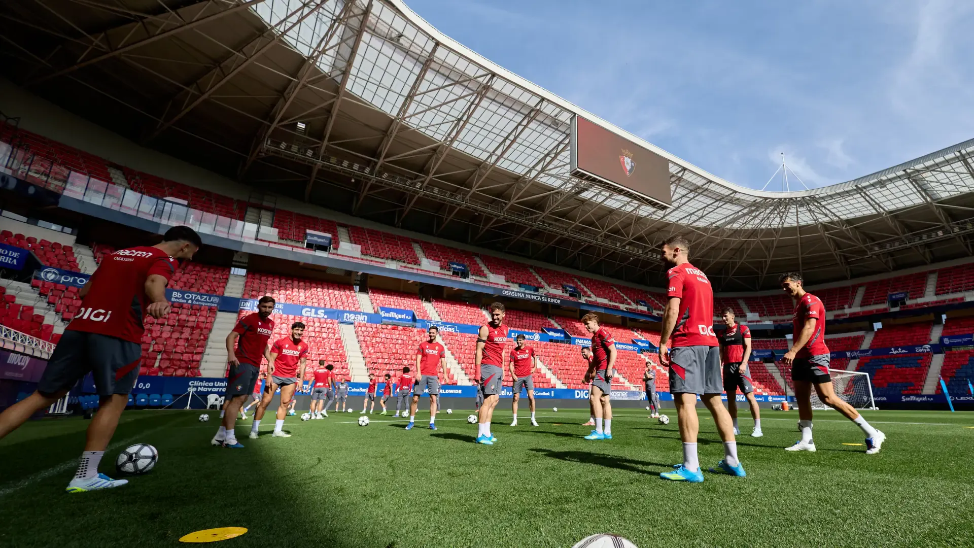 Osasuna traslada su entrenamiento a El Sadar para ultimar la estrategia ante el Real Betis a tres días del duelo