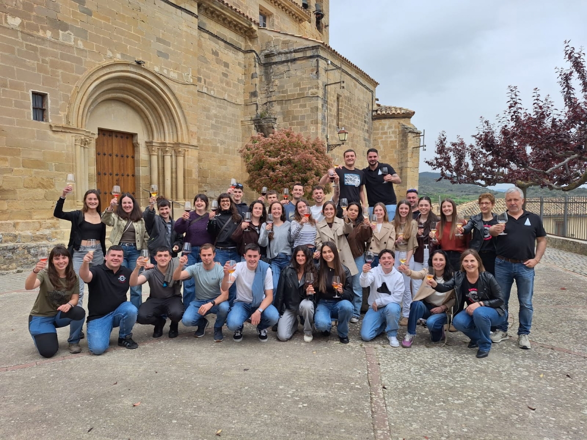 El público joven marca el rumbo del futuro vino de Berués en una cata a ciegas en Eslava