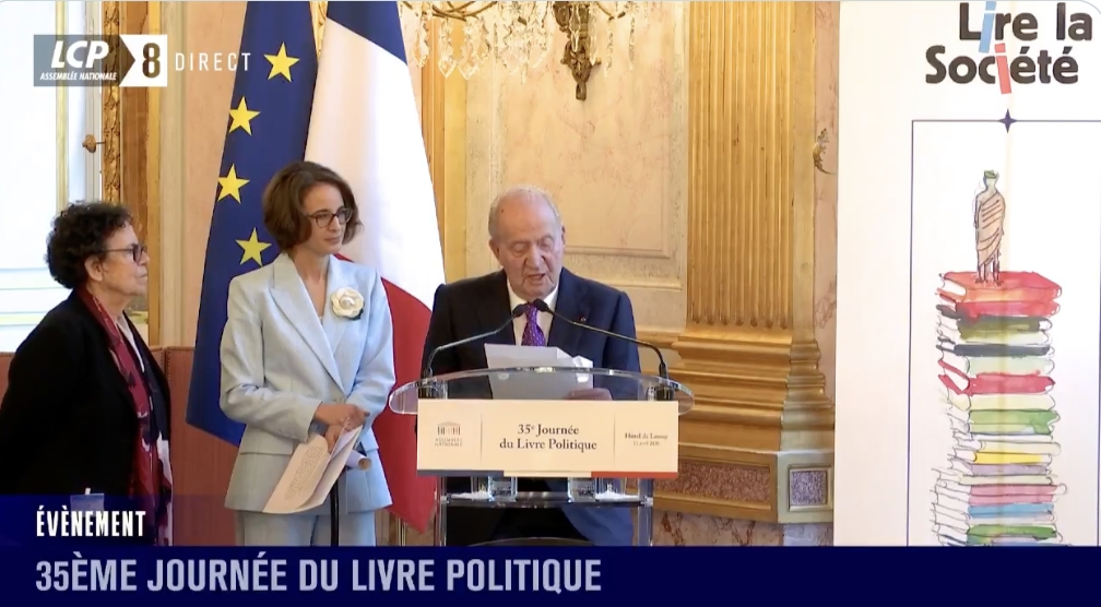El rey emérito Juan Carlos I reivindica en París su legado aunque reconoce que “nadie es profeta en su país”