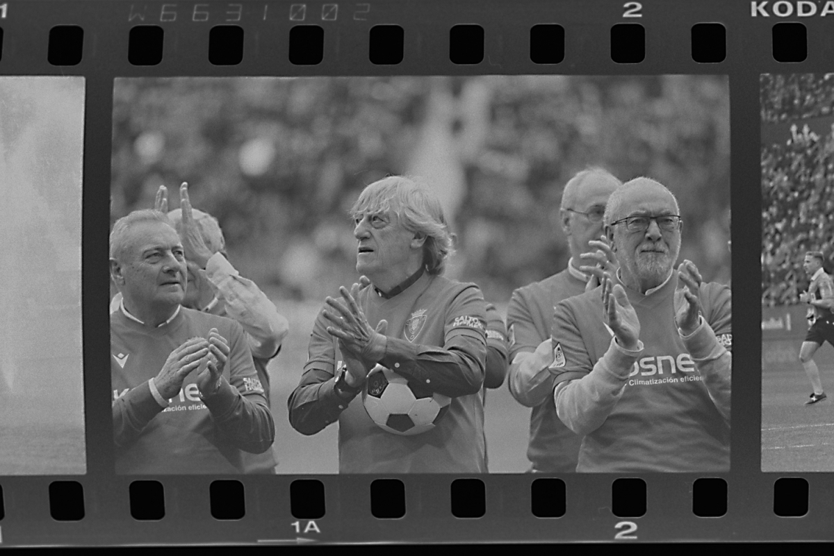 [GALERIA] La jornada retro de La Liga en El Sadar, revelada como antes: sin filtros, con historia
