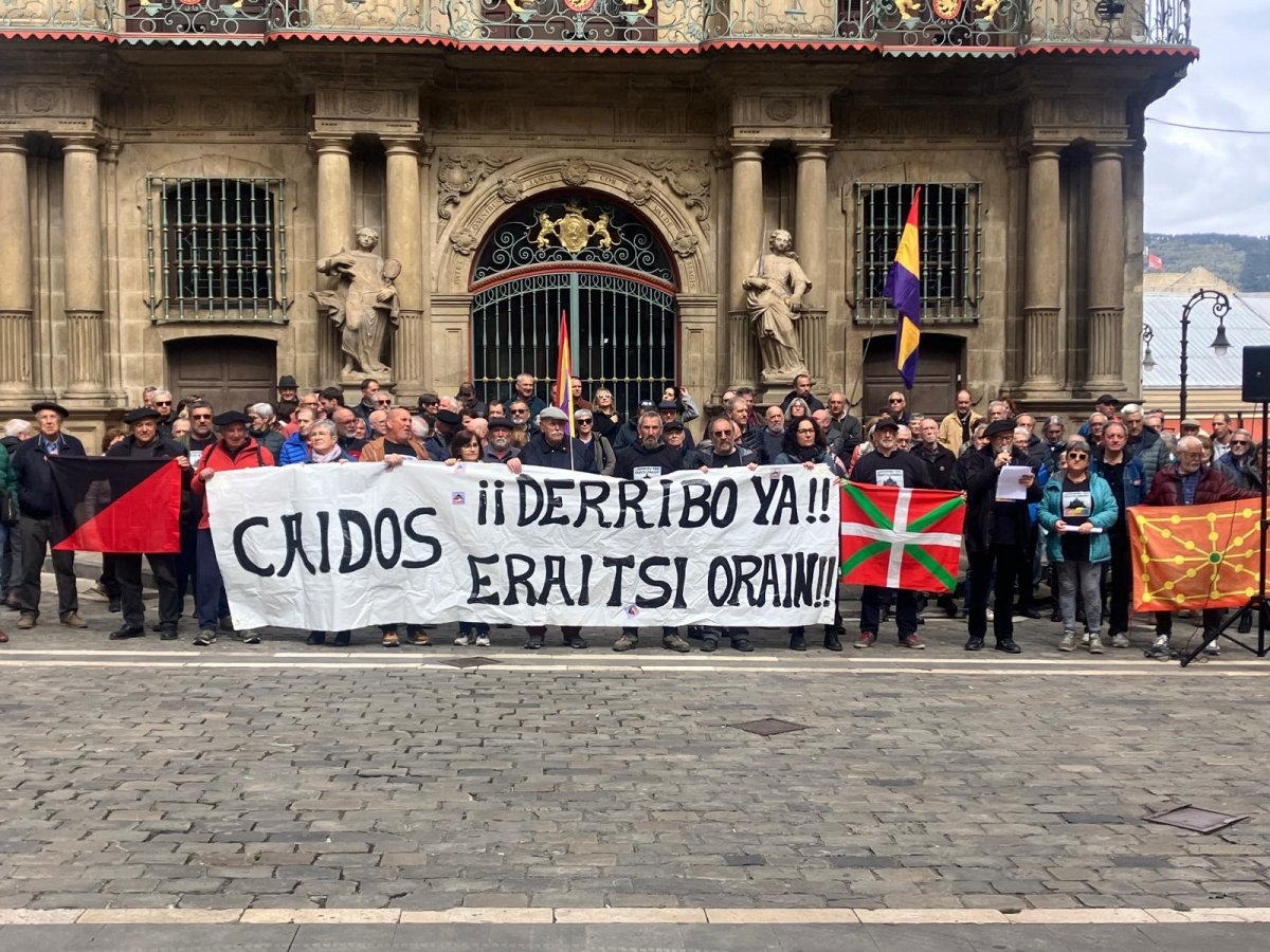 Las asociaciones memorialistas reclaman el derribo de los Caídos y denuncian “contradicciones políticas” 