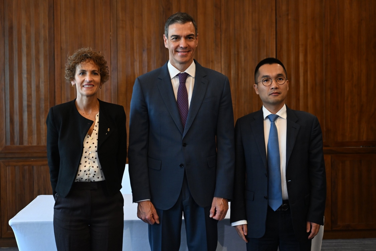 Navarra sella en Pekín la inversión de 405 millones de Hithium para levantar su primera fábrica en la UE