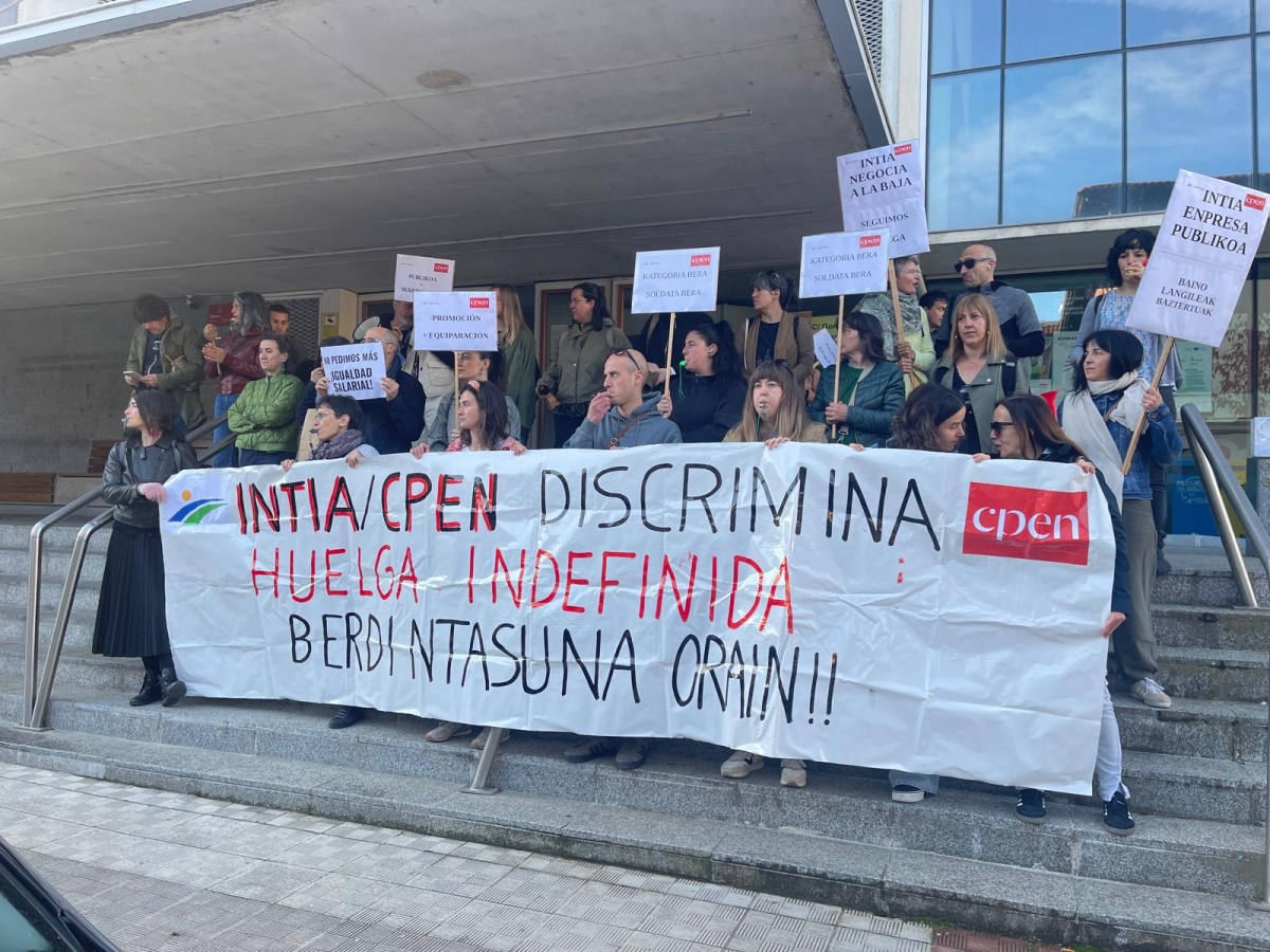 La huelga indefinida en INTIA continúa con la exigencia de igualdad salarial