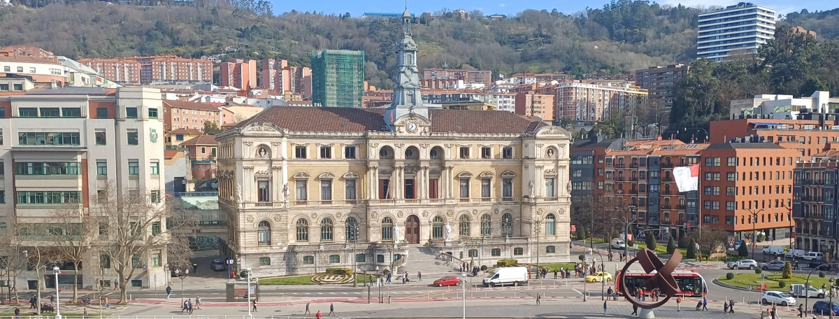 Bilbao abre un dispositivo especial de cita previa para el informe de vulnerabilidad en la regularización de extranjeros