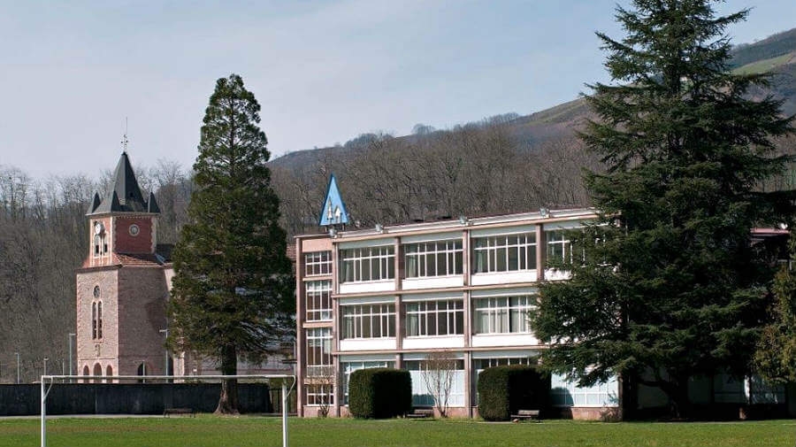 Critican el posible derribo de la Iglesia del Campus de Lekaroz