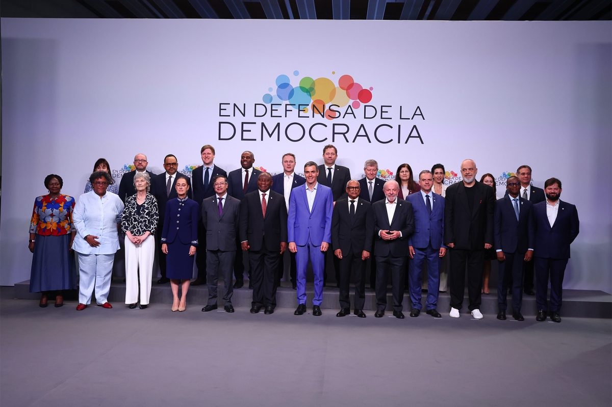 Sánchez llama en Barcelona a reforzar la democracia frente al miedo y la desigualdad