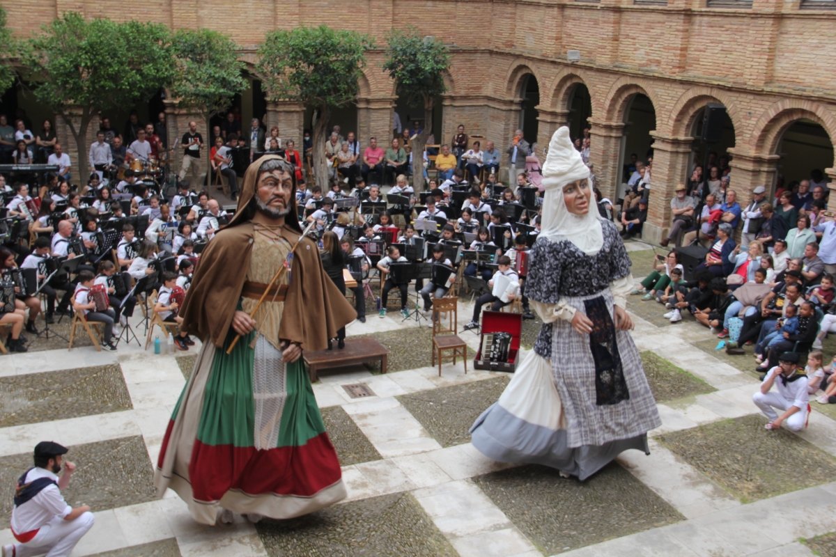 [GALERIA] Más de 120 acordeonistas llenan de música y tradición Tudela